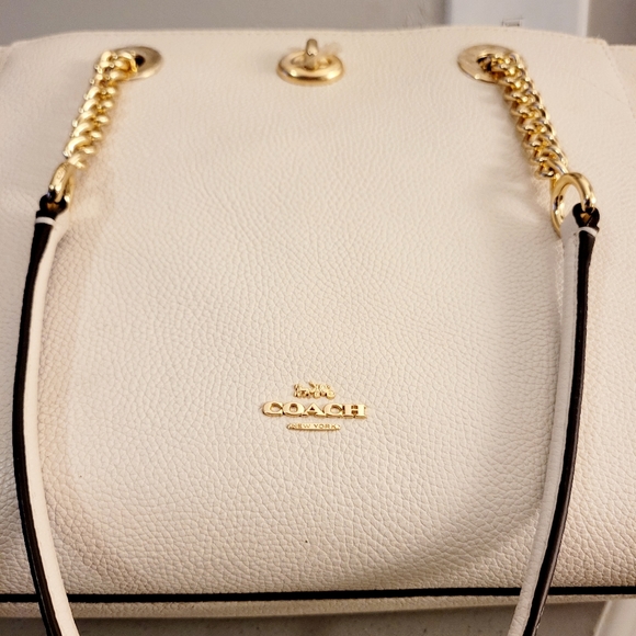 Coach Turn lock chain tote 27 NWOT attached - Picture 4 of 16